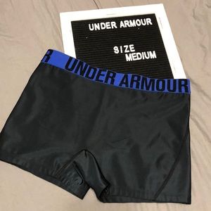 Women’s Under Armour compression shorts!